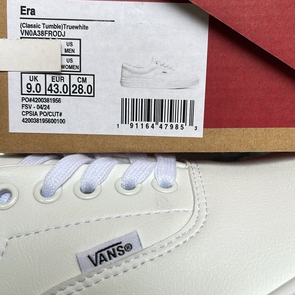 Vans Men’s Era Classic Tumble)Truewhite
VN0A38FRODJ
Sneakers - Picture 3 of 16